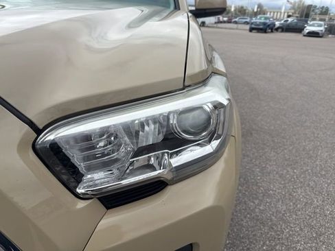 Used 2018 Toyota Tacoma SR5 image 9