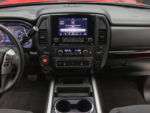 Used 2024 Nissan Titan SV w/ SV Convenience Package image 25