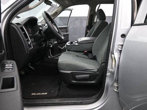 Used 2018 RAM 1500 Express w/ Express Value Package AWD/4WD image 10