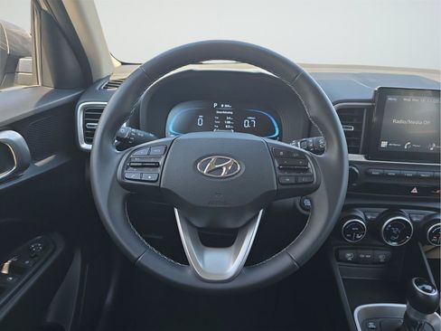 Certified 2025 Hyundai Venue SEL FWD image 11