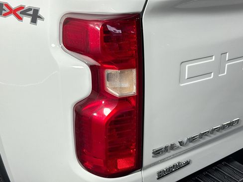 Used 2022 Chevrolet Silverado 2500 Custom w/ Custom Value Package image 33