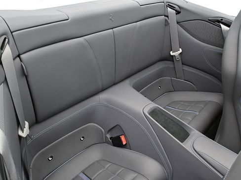 Used 2019 Ferrari Portofino RWD image 22