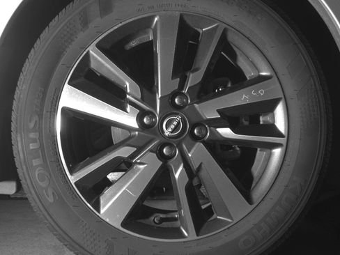 Used 2025 Nissan Versa SV FWD image 16