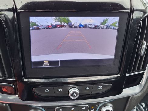 Used 2023 Chevrolet Traverse LT FWD image 18