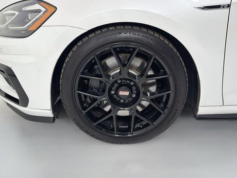 Used 2019 Volkswagen Golf R 4-Door AWD/4WD image 29