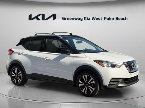 Used 2018 Nissan Kicks SV w/ Exterior Package FWD image 1