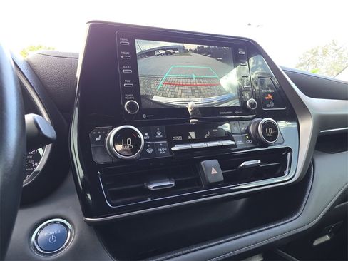 Certified 2022 Toyota Highlander XLE image 35