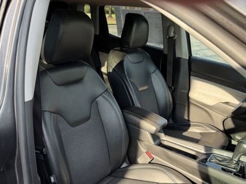 Used 2022 Jeep Compass Latitude FWD image 37