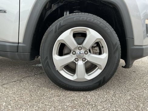 Used 2019 Jeep Compass Latitude AWD/4WD image 12