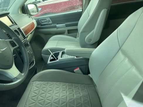 Used 2008 Chrysler Town & Country Touring image 23