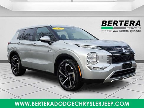 Used 2024 Mitsubishi Outlander SE AWD/4WD image 1