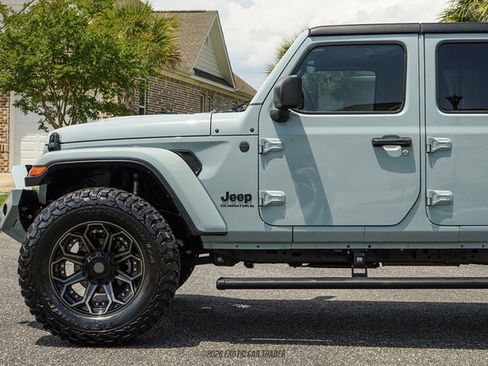 Used 2023 Jeep Gladiator Sport AWD/4WD image 4
