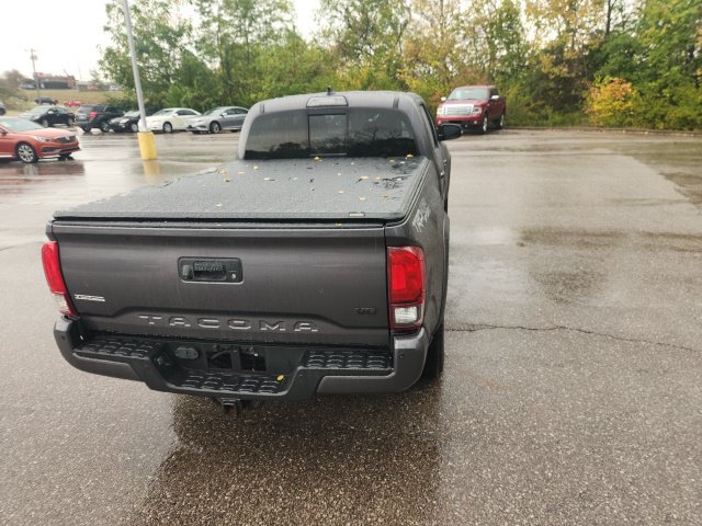Used 2018 Toyota Tacoma TRD Sport w/ TRD Premium Sport Package AWD/4WD image 13