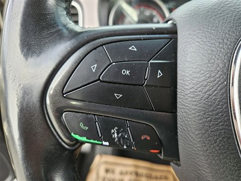 Used 2019 Dodge Charger SXT image 27