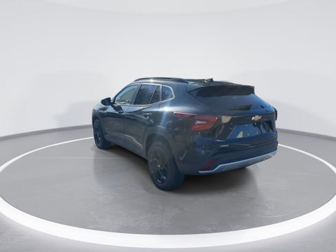 Used 2025 Chevrolet Trax LT w/ LT Convenience Package image 7