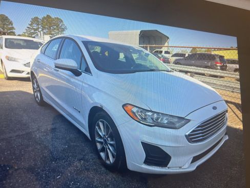 Used 2019 Ford Fusion SE image 15