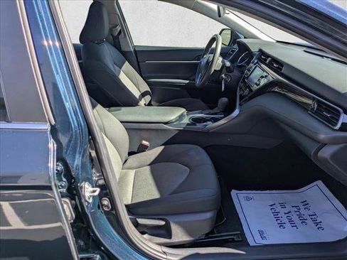 Used 2020 Toyota Camry LE image 21