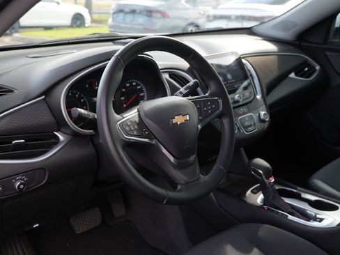 Used 2025 Chevrolet Malibu RS FWD image 11
