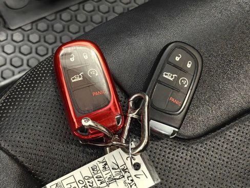 Used 2020 Jeep Cherokee Trailhawk image 15