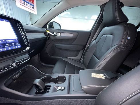 New 2026 Volvo XC40 B5 Core w/ Protection Package Premier image 4