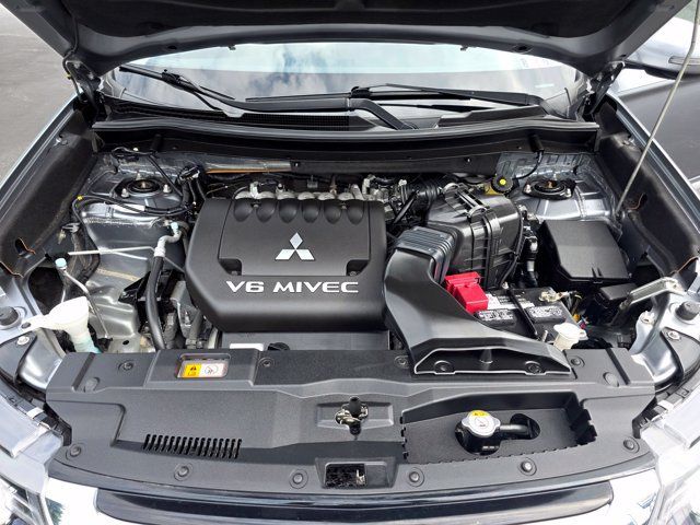 Used 2016 Mitsubishi Outlander GT AWD/4WD image 17