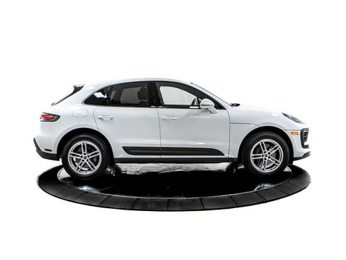 Certified 2024 Porsche Macan AWD/4WD image 8