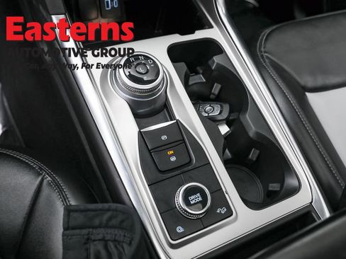 Used 2022 Ford Explorer XLT w/ Equipment Group 202A image 13