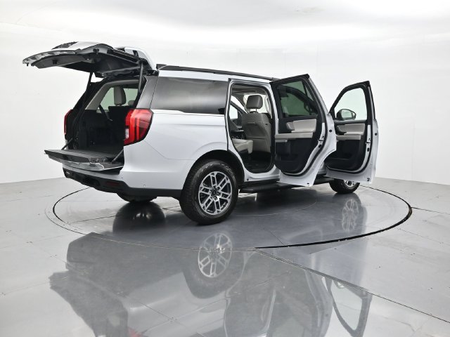 Used 2025 Ford Expedition Active AWD/4WD image 53