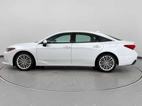 Used 2021 Toyota Avalon Limited FWD image 2