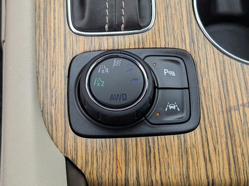 Used 2018 GMC Acadia Denali w/ Technology Package AWD/4WD image 27