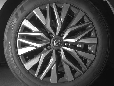 Used 2025 Nissan Altima 2.5 SV FWD image 13