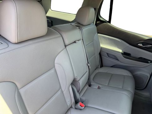 Used 2023 GMC Acadia SLT image 18