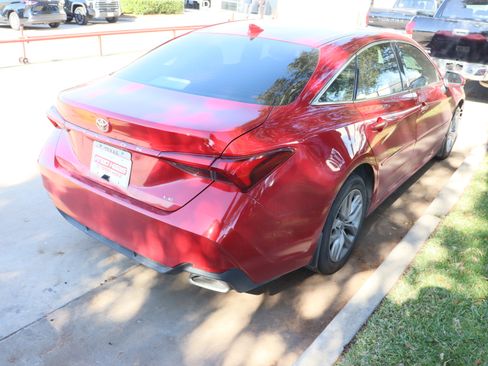 Used 2022 Toyota Avalon XLE image 11