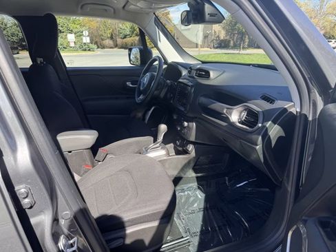 Used 2022 Jeep Renegade Latitude w/ Convenience Group image 13