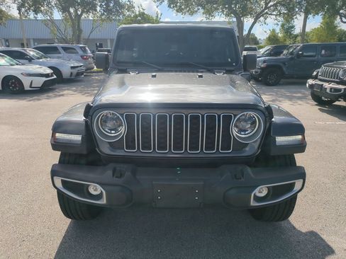 Used 2025 Jeep Wrangler Unlimited Sahara AWD/4WD image 4