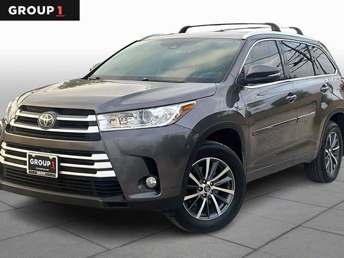 Used 2017 Toyota Highlander XLE image 1
