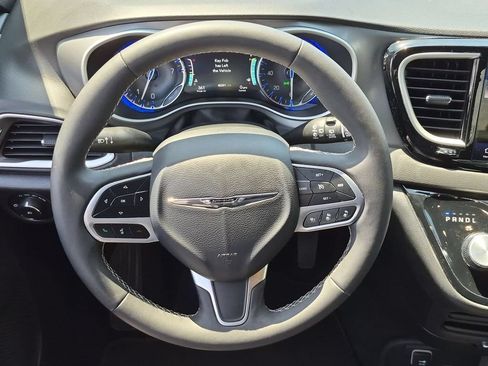 Used 2025 Chrysler Pacifica Select FWD image 23