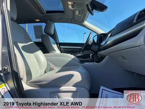 Used 2019 Toyota Highlander XLE AWD/4WD image 29