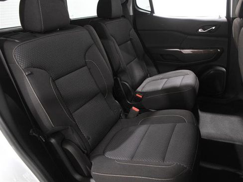 Used 2023 GMC Acadia SLE image 18