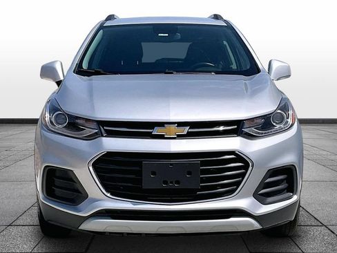 Used 2022 Chevrolet Trax LT w/ LT Convenience Package AWD/4WD image 3