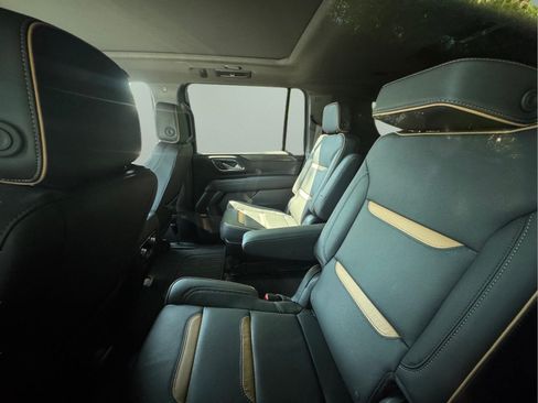 Used 2024 GMC Yukon XL AT4 w/ AT4 Premium Package AWD/4WD image 7