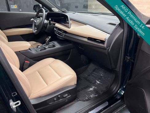 Used 2024 Cadillac XT4 Luxury w/ Cold Weather Package image 8