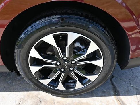 Used 2022 Kia Carnival EX FWD image 13