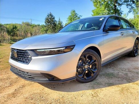 Used 2025 Honda Accord SE image 17