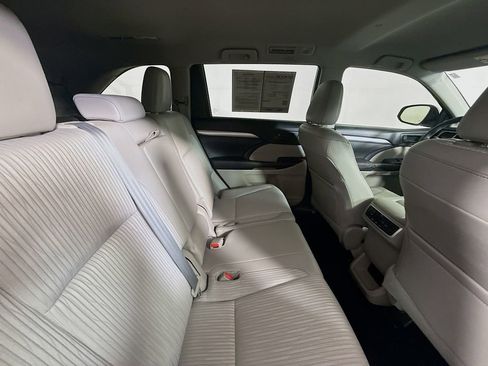 Used 2014 Toyota Highlander Plus FWD image 27