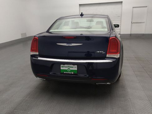 Used 2016 Chrysler 300 C image 7