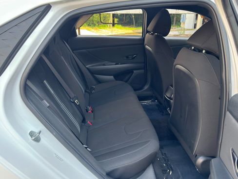 Used 2025 Hyundai Elantra Sport FWD image 33