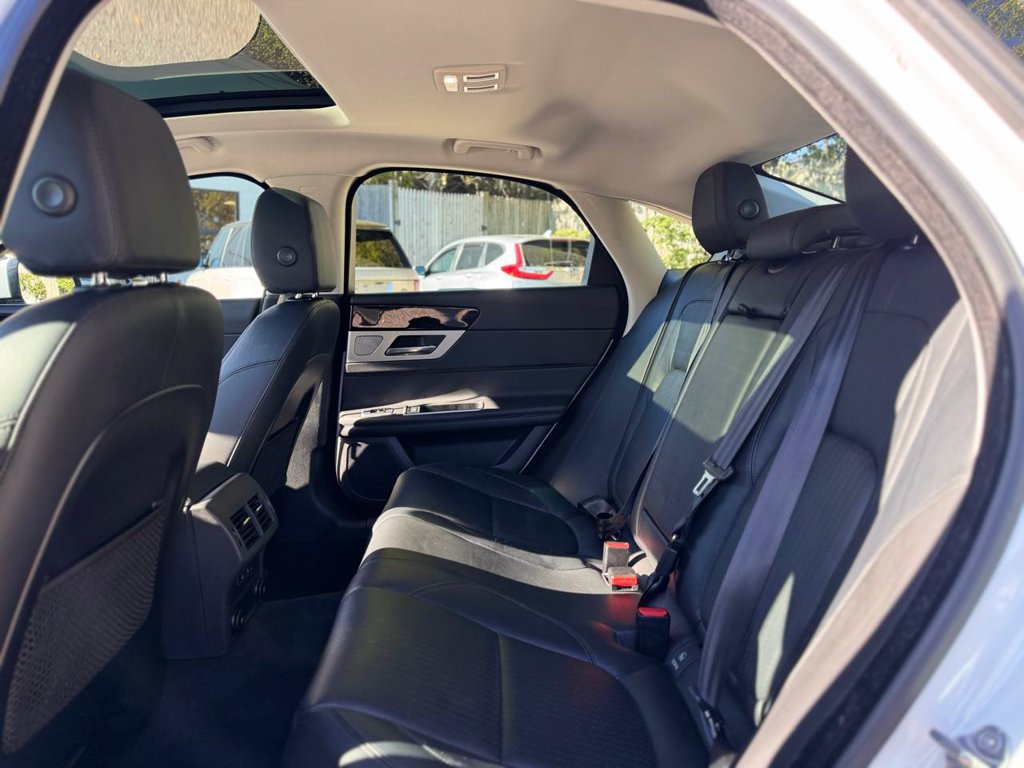 Used 2018 Jaguar XF Prestige AWD/4WD image 24