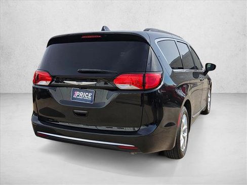 Used 2017 Chrysler Pacifica Touring-L w/ Tire & Wheel Group image 5