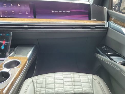 Used 2025 Cadillac Escalade Sport Platinum RWD image 15